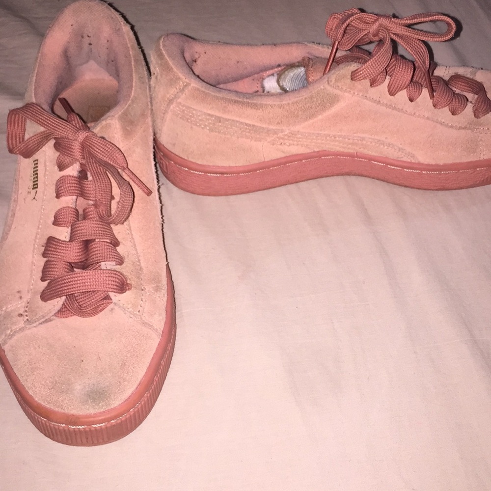 Peach puma shoes 🍑
